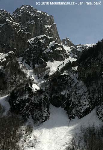 Rock window will be visited next time – too many avalanche below stopped us