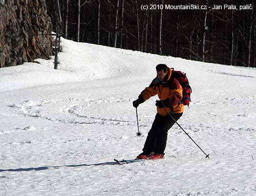 Two guys were skiing down from the summit of Radeševo