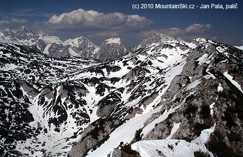 Fantastic peaks and a lot of snow everywhere around, perfect conditons for skialpinism