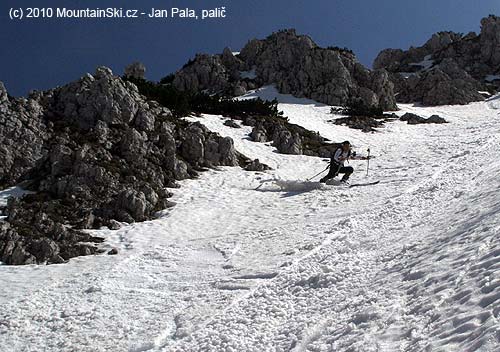 In the lower part of couloir, there is moving snow in the middle