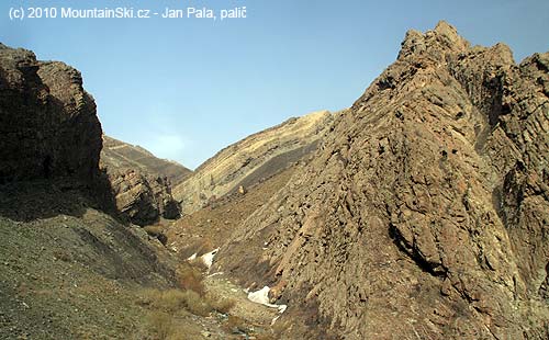 Fantastic geological layers in surrounding peaks and slopes