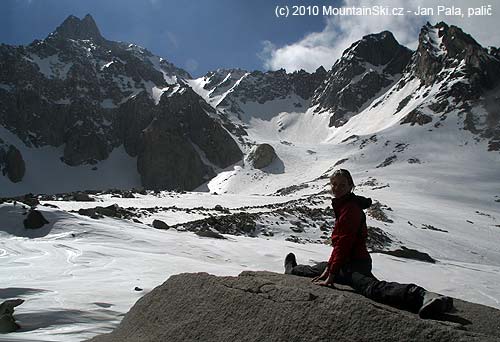 It is necessary to do some stretching after downhill