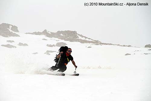 I am skiing down, snow is wet and heavy