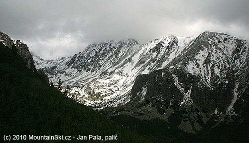 Mlynická dolina with September's snow