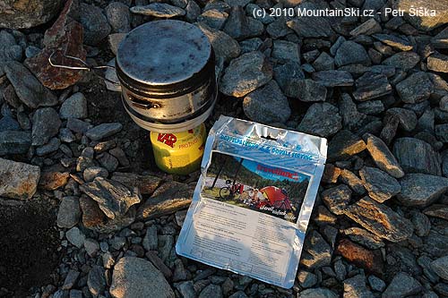 Everything you need to prepare: stove, pot and the required portions Travellunch