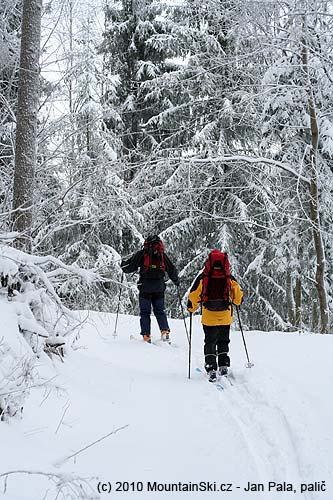 Traverse to the beginning of skiing