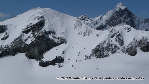 Cima della Miniera je vľavo ten oblý kopec