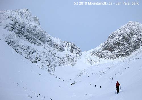 On the way to pass Sedielko, lower part of slopes from pass Priečné sedlo on the left