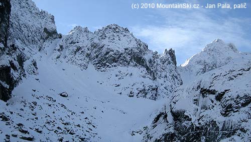 Žltá lávka on the left, Priečné sedlo on the right