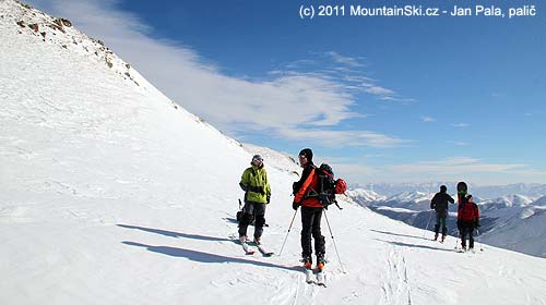 Nedokončený výlet na vrchol Khoustoup, sedlo cca 2800 m