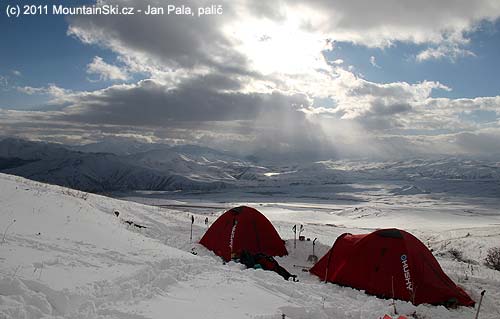 Tábořiště pod vrcholem Ishkhanasar