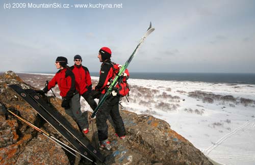 Sightseeing summit near Pacific ocean