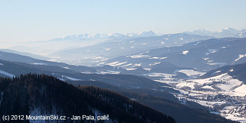 Pohled dále do údolí vlevo od Raxalpe