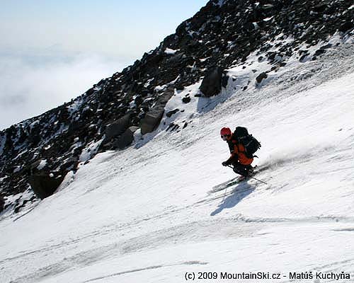 Skiing from the end of snow from Korjakskij
