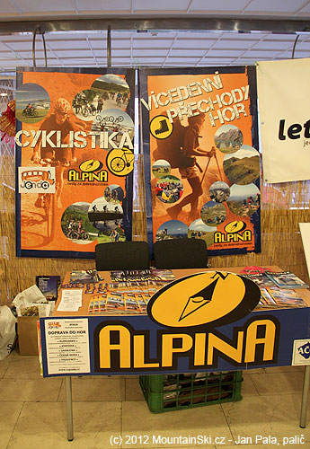 Stánek CK Alpina na festivalu Kolem světa, měl jsem tam nějaké fotky na plakátu stejně jako na titulce katalogu