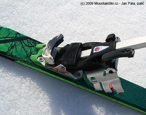 Crampons are fixed to binding Diamir Eagle by rotatable interlock