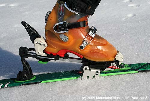 Diamir Eagle with crampons on the highest heel elevator