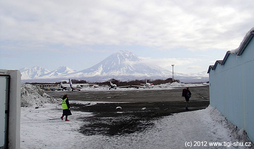 Letiště v Petropavlosku nabízí neskutečné pohledy na okolní vulkány