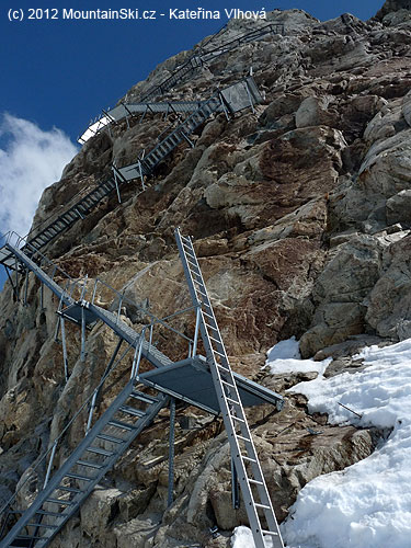 Nekonečně mnoho schodů na Konkordiahütte