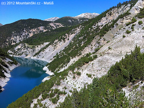 Takto vyzerá záver jazera, ktoré začína v Livignu, v skutočnosti bola voda rovnako modrá a možno aj modrejši