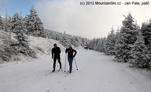 Our group was without skis – but there were a lot of cross-country skiers on the road between Ovčárna and Praděd