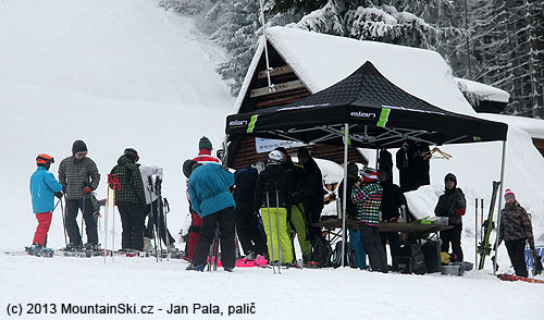 There were several tens of people interested in testing skis ELAN during the day