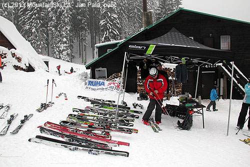 Skis ELAN are waiting for other people