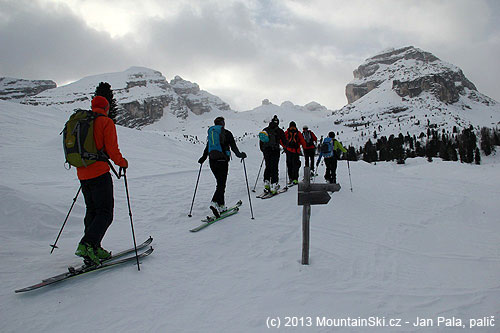 On the way to Monte Castello – small rock above the middle skialpinist