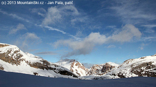 Clear sky and strong wind