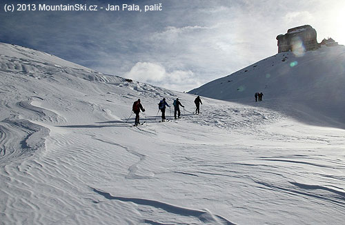 There remains a short way on skis, the rest will be on feet