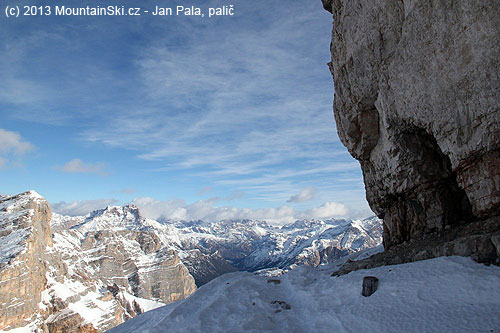 Výhled od malého plata před bivakem – výška 2780 m