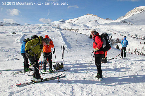 Back in the passe Limo – on the right Franz, on the left Lou taking off skis