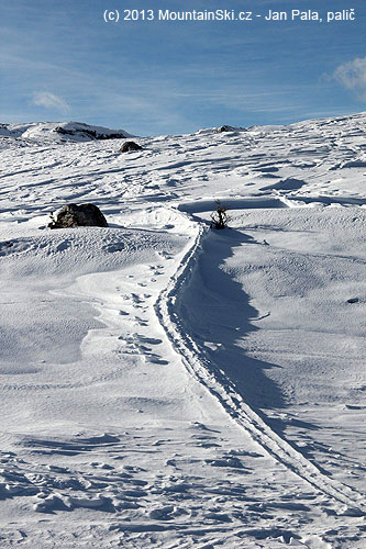 Lost skialpinist – the wind moved away all the newer snow around the route