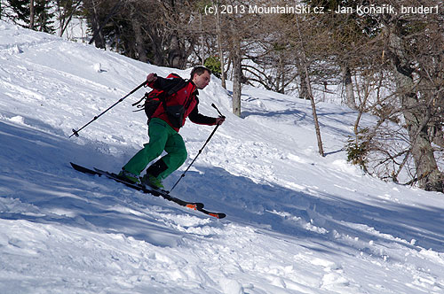 I am skiing down on skis Movement Jackal with binding G3 Onyx