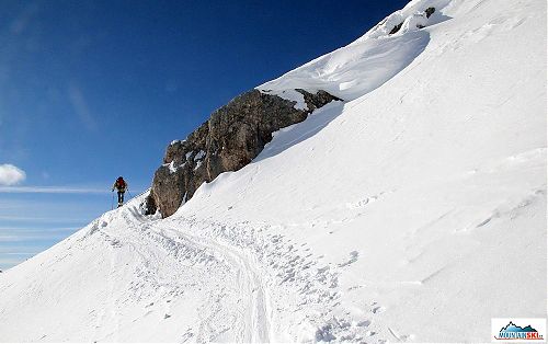 There are many interesting places during the ascend to Zehner Spitze - one of them is this small rock