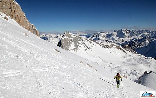 On the slope below the summit rocky ridge of Zehner Spitze