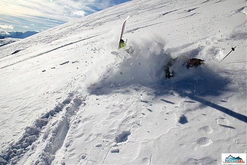 There were some falls during the skiing