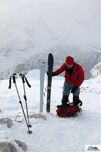 On the summit of Col Bechei de Sora - skins off skis Dynafit Cho Oyu