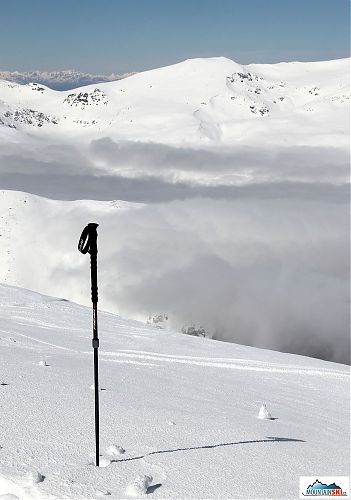 Skialpinistické a trekové hole Fizan Broad Peak na hřebenu poblíž vrcholu Antena