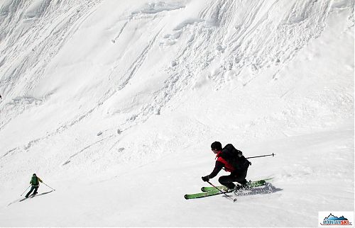 Gabo and Petr during the ski descend with almost 900 m elevation difference