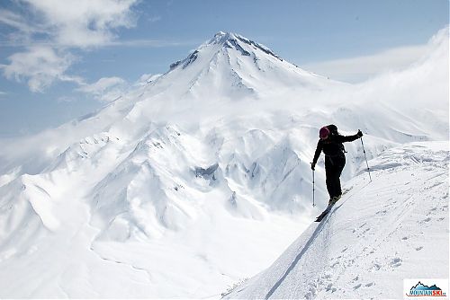 Marta Furdíková skiing in the area of volcano Viljjuchik