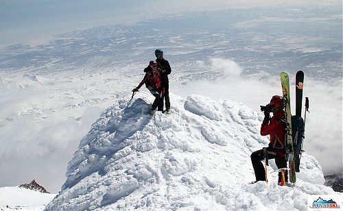 Matúš taking photo of Clarion & Pažout on the summit of volcano Koryaksky 