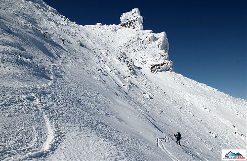 Clarion skiing in the upper part of volcano Koryaksky