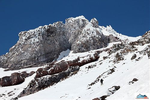 Blížíme se do výšky 3000 metrů a Pažout stále stoupá na lyžích