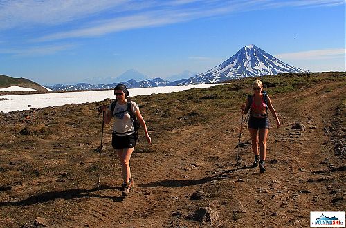 On the way to Gorelyj, there is volcano Viljučinskij just behind us and even furthre Korjakskij and Avačinskaja