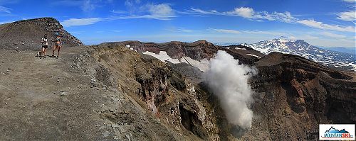 Fume from crater of volcano Gorelyj