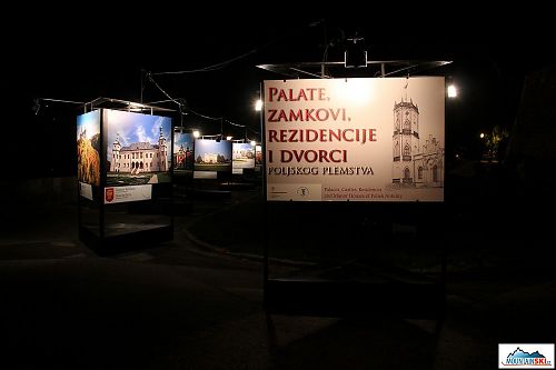 V parku u pevnosti v centru Bělehradu probíhají přes léto různé výstavy, tentokrát z Polska