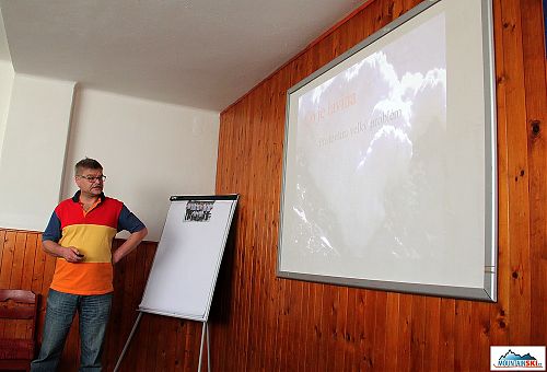 Ladislav Sieger podrobně uvedl pokračování výzkumů své skupiny k možné délce dýchání pod sněhem pro různé vzduchové kapsy
