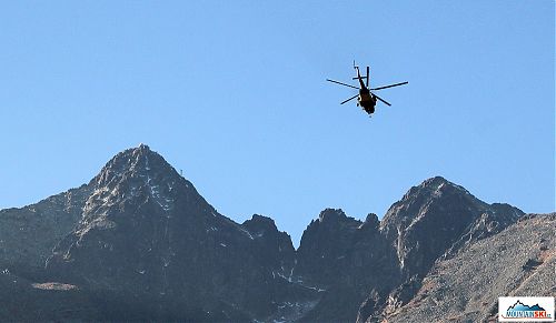 Vrtulník míří pod Lomnický štít