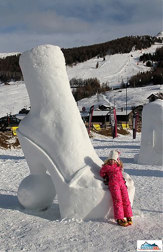 Italové se rádi baví - i různými sněhovými výtvory